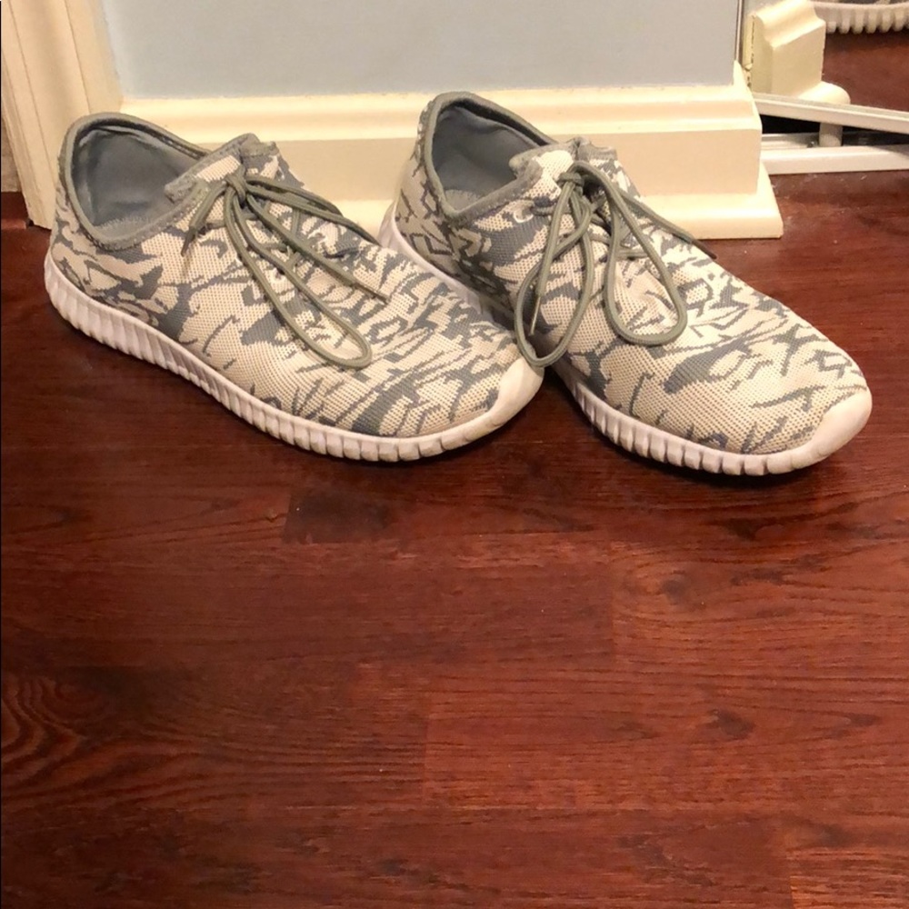 SIZE 9 SHOES